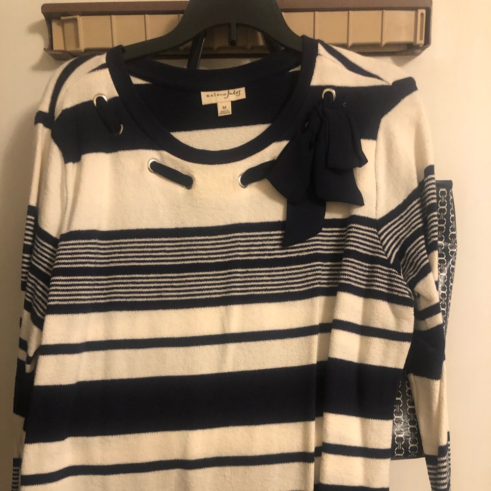 Adorable striped sweater with bow